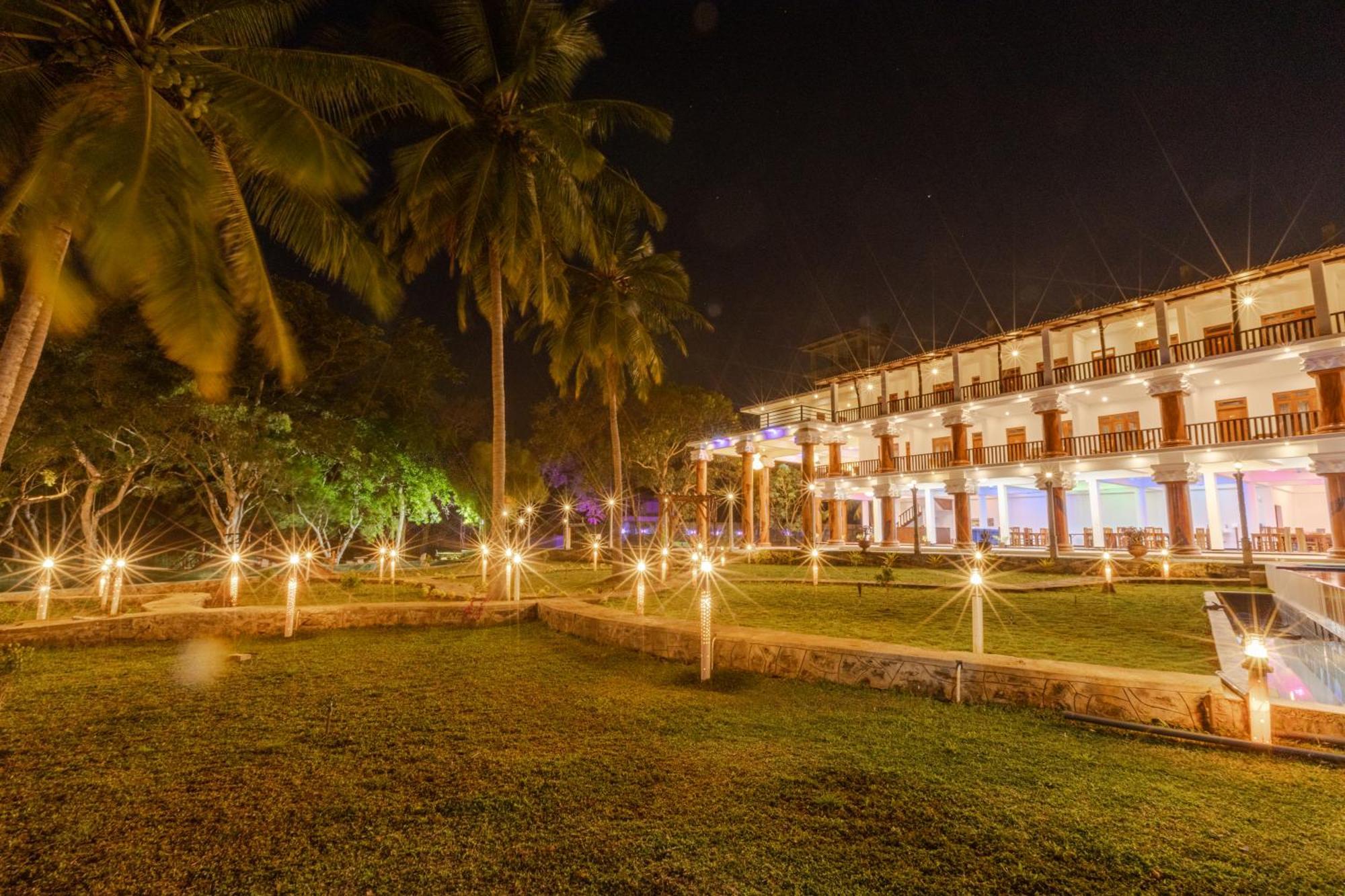 Elysia Sigiriya Hotel Дамбула Екстериор снимка